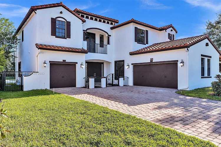 8731 NW 41st St Cooper City, FL 33024