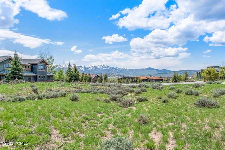 6876 Cody Trl Park City, UT 84098