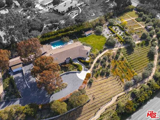 30 Portuguese Bend Rd Rolling Hills, CA 90274