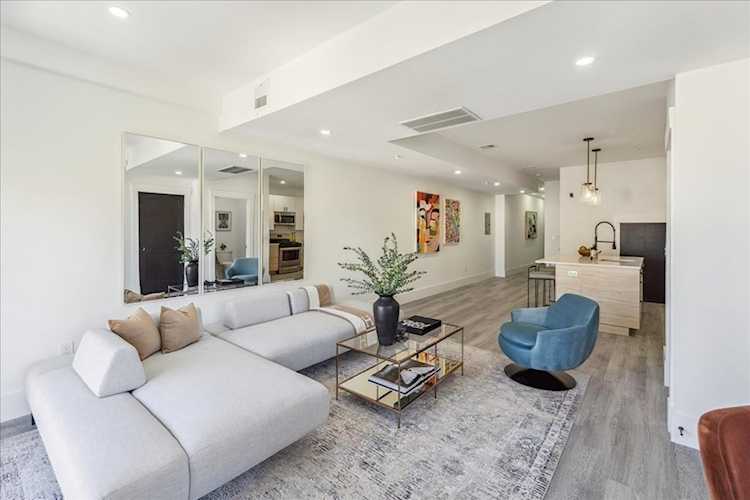 304 Sumner St #4 Boston, MA 02128
