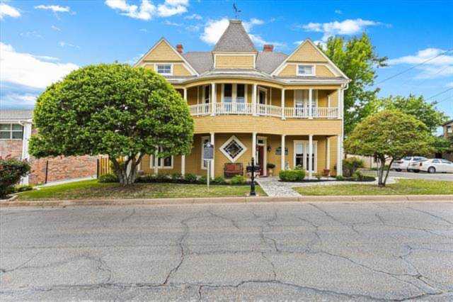 123 W Doyle Street Granbury, TX 76048