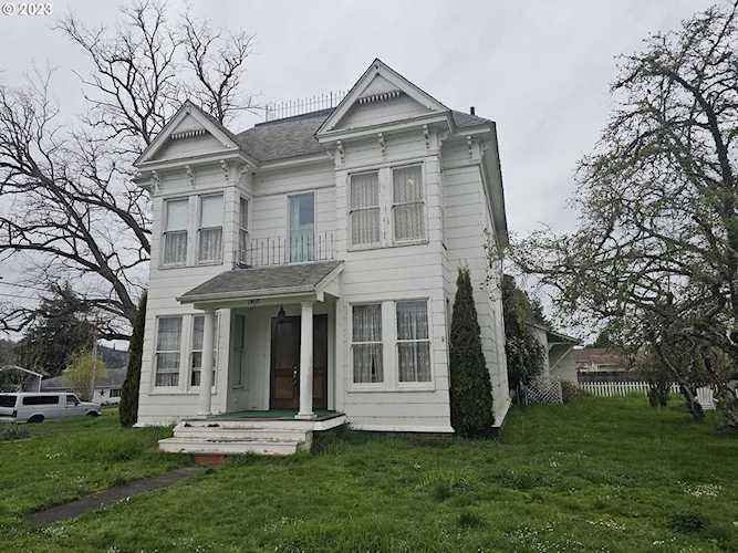 1407 Maple ST Myrtle Point, OR 97458 | MLS 23054573 Photo 1