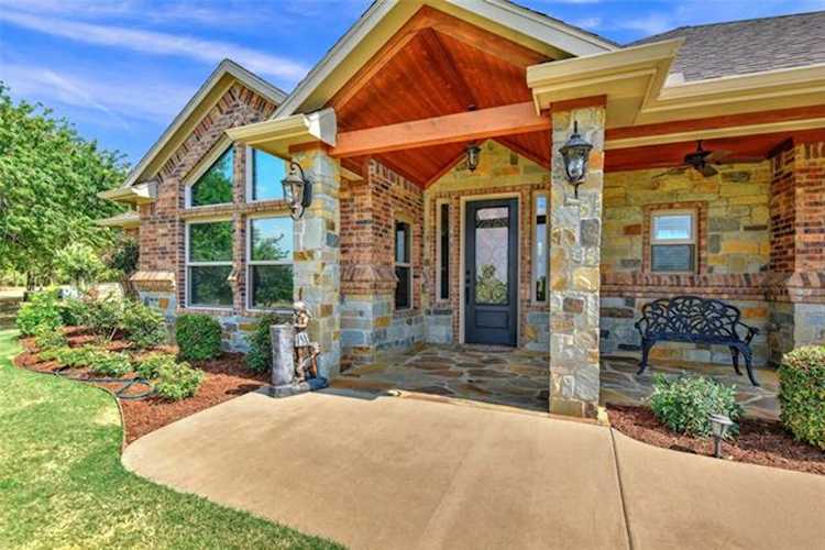 128 Whispering Winds Drive Gunter, TX 75058