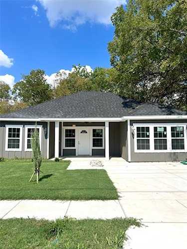 611 E 1st Street Bonham, TX 75418