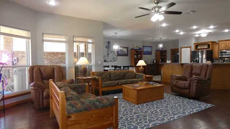 6902 NW Maple Dr Lawton, OK 73505
