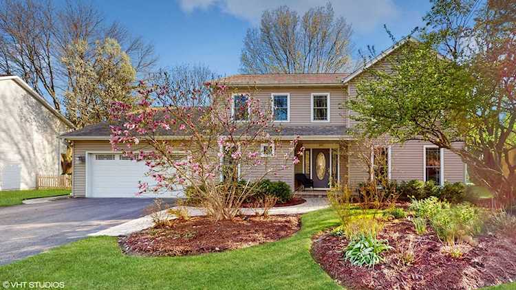 392 Glen Echo Rd Naperville, IL 60565