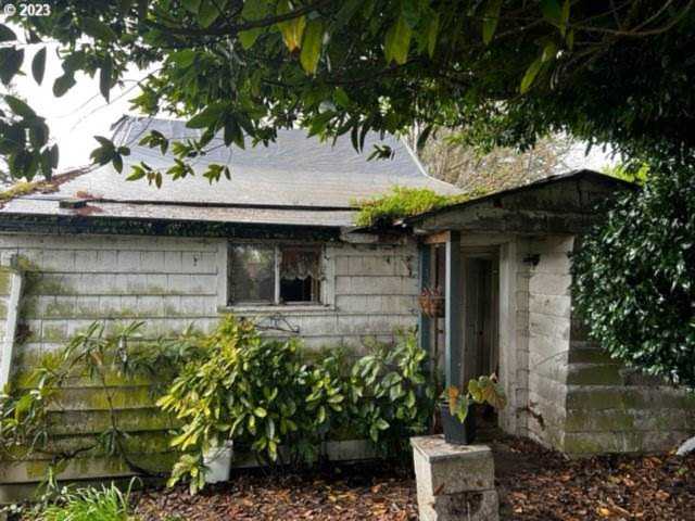 535 State ST North Bend, OR 97459