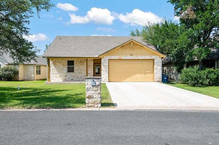 302 Fox XING Burnet, TX 78611