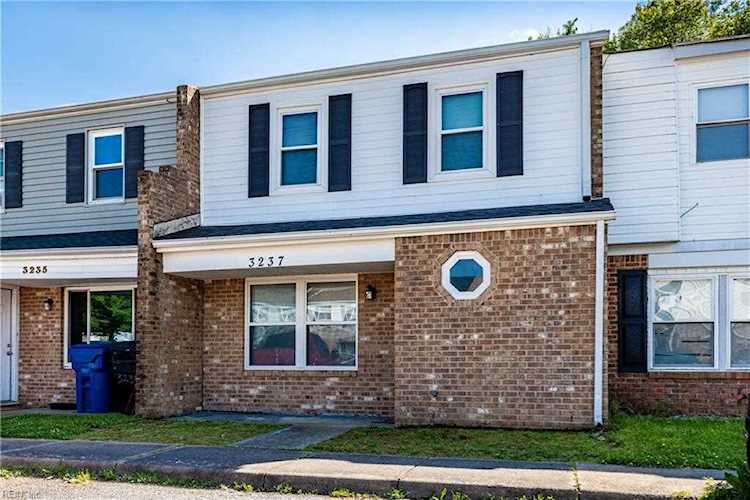home for sale in Scarborough Square Virginia Beach VA 23453 - MLS 10486058 Photo 1