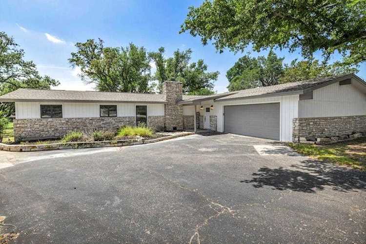 908 Porpoise ST Lakeway, TX 78734