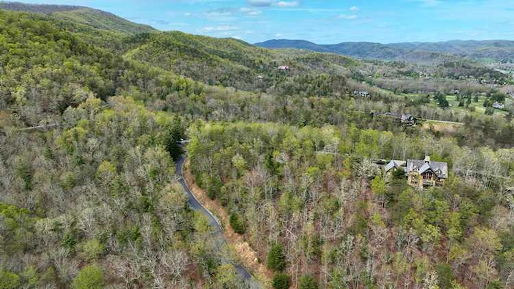 186 Van Buren Rdg White Sulphur Springs, WV 24986