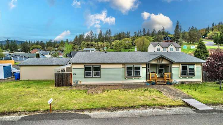 200 Sowell Dr Shady Cove, OR 97539