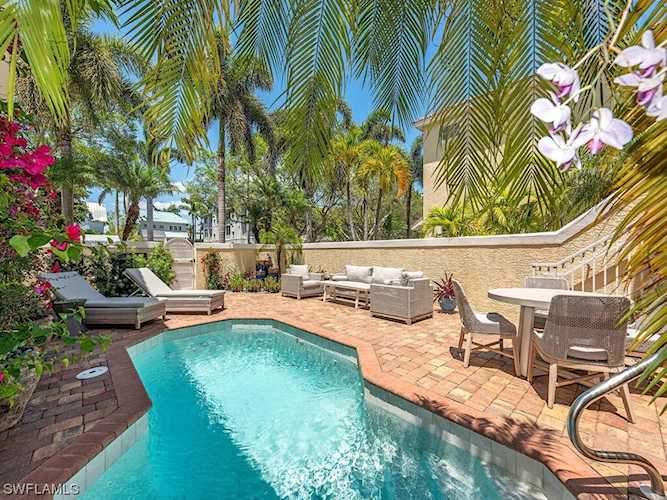 846 S 9th Ave #104 Naples, FL 34102