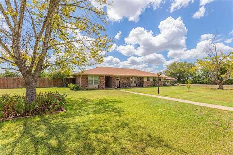 301 Cardinal LN Burnet, TX 78611