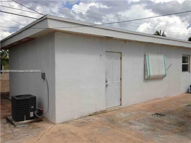 4160 NW 12th Ave Oakland Park, FL 33309