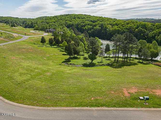 535 Bulwark Way Lenoir City, TN 37772