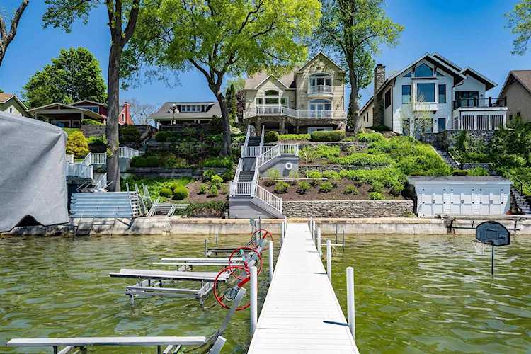 11137 N East Wawasee Drive Syracuse, IN 46567