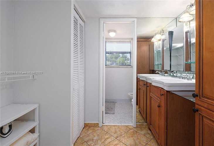 210 174th St #310 Sunny Isles Beach, FL 33160