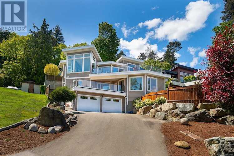 5091 Lochside Drive Saanich, BC V8Y2G2