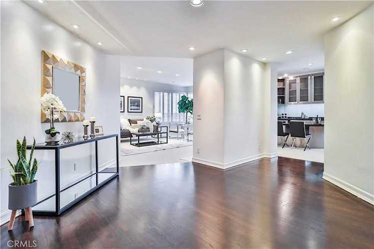 4706 Park Encino Ln #124 Encino, CA 91436