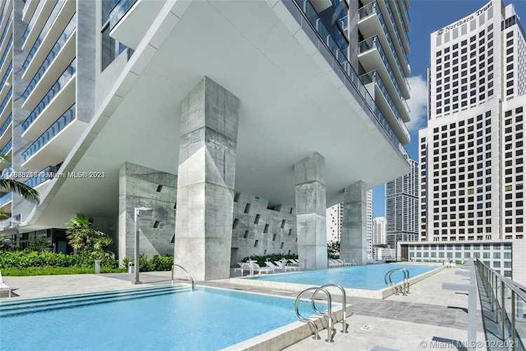 68 SE 6th St #1012 Miami, FL 33131