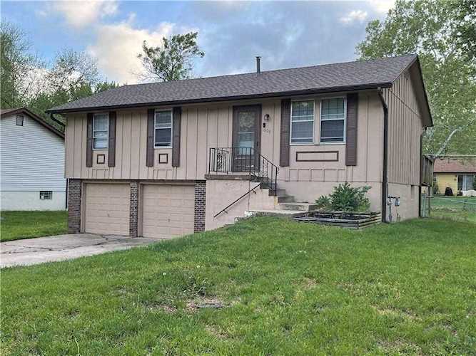 1606 S James St Harrisonville, MO 64701 | MLS 2434831 Photo 1