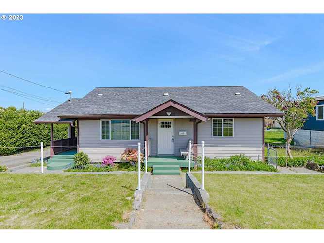 2051 Everett AVE North Bend, OR 97459