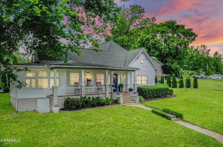 300 N Hicks St Clinton, TN 37716