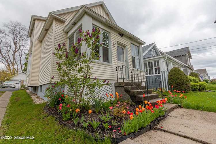 91 Pinewood Ave Albany, NY 12208
