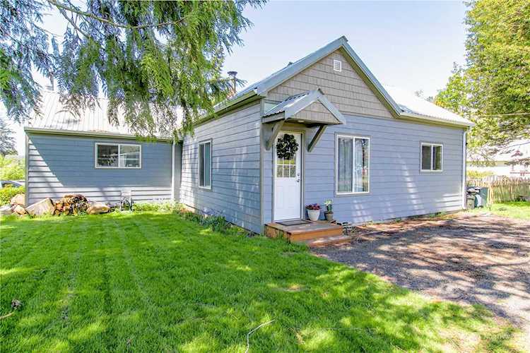 215 Jacobson Rd Cathlamet, WA 98612 MLS# 2067418 | PNWR.com Photo 1