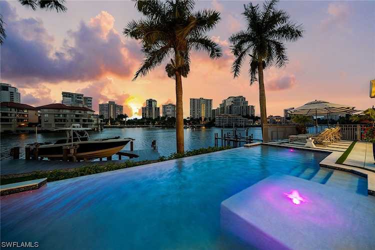 309 Neapolitan Way Naples, FL 34103