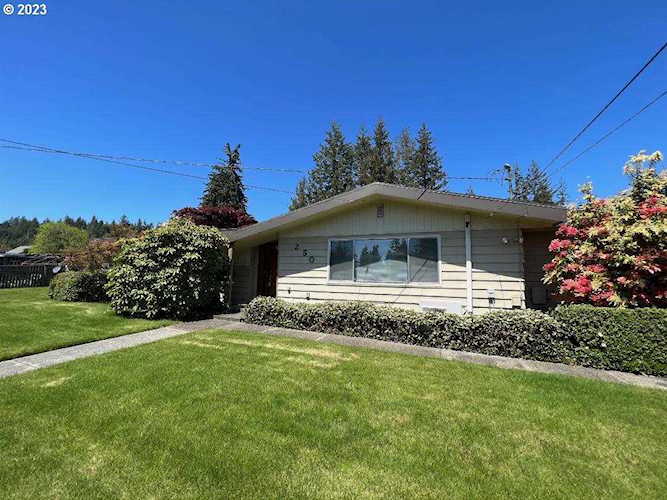 250 W 17th ST Coquille, OR 97423