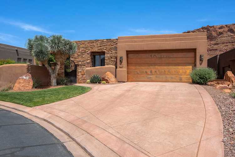 2410 W Entrada Trl #4 St George, UT 84770 home for sale, MLS#23-241334 - Erika Rogers Photo 1