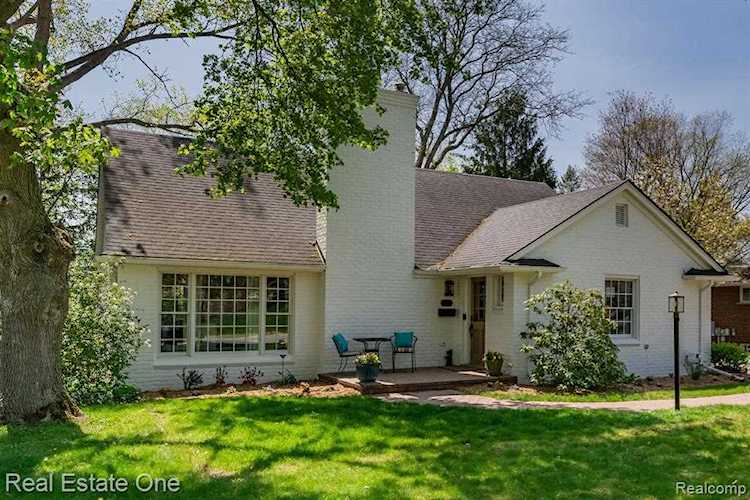 204 Charles Rochester, MI 48307
