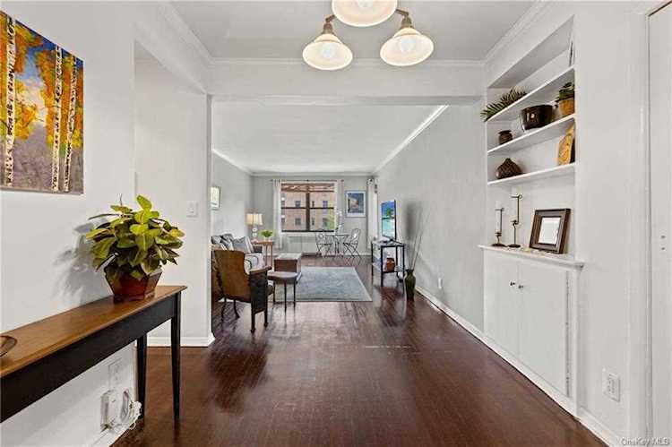 325 Main St #3A White Plains, NY 10601 | MLS H6248791 Photo 1