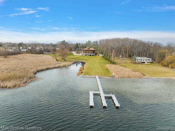 5295 Middlebelt Rd West Bloomfield Twp, MI 48323