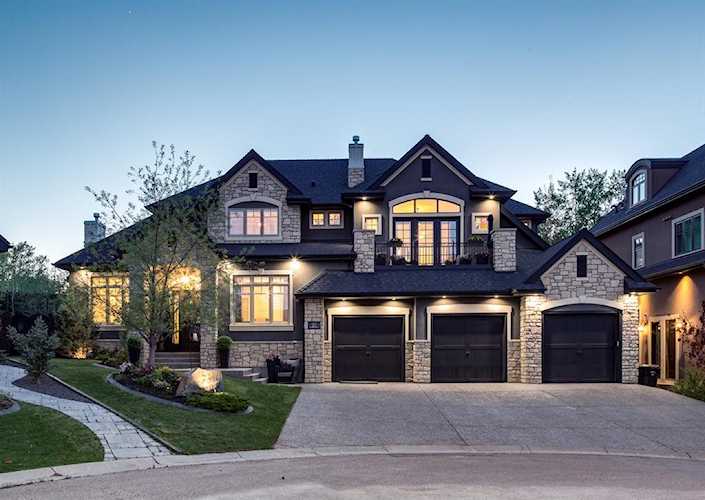 23 Elveden Place SW Calgary, AB T2J0L1