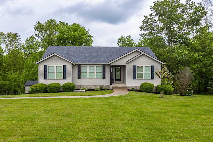 233 Lakeland Dr Harrodsburg, KY 40330