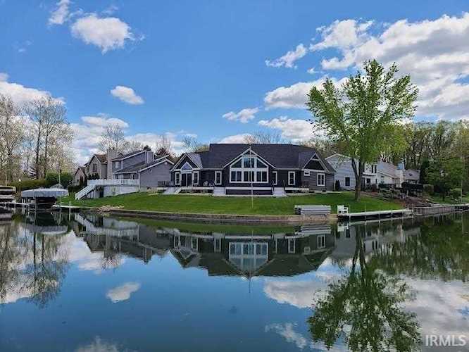 8096 E Quiet Harbor Drive Syracuse, IN 46567