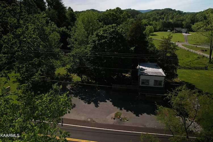 2019 Lake City Hwy Clinton, TN 37716