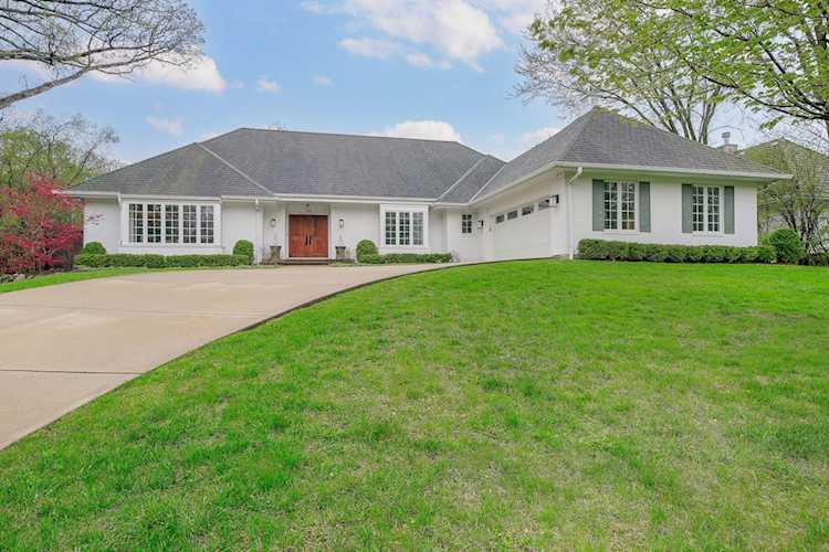 10 Woodgate Dr Burr Ridge, IL 60527