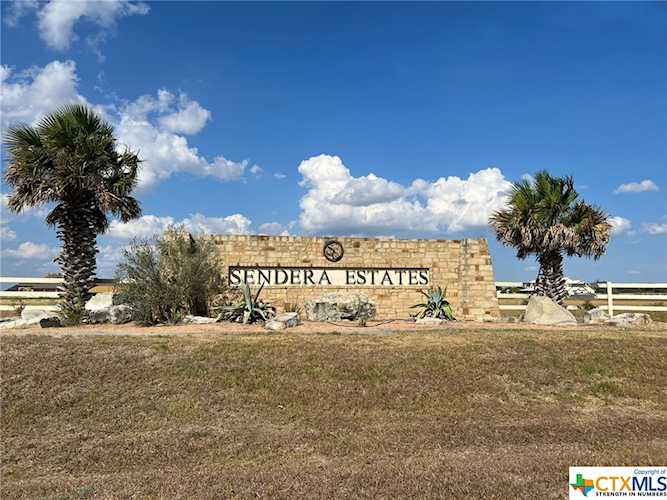 664 Sendera Loop Victoria, TX 77904