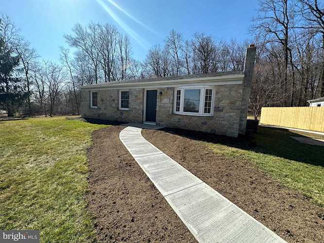 554 Twin County Rd Honey Brook, PA 19344