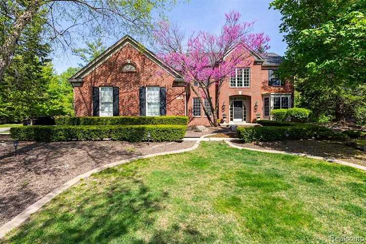 48294 Manhattan Circle Canton Twp, MI 48188 home for sale, MLS#20230037428 | Dwellings Michigan Real Estate Photo 1