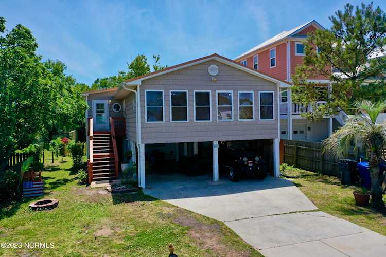 305 Sumter Avenue Carolina Beach, NC 28428