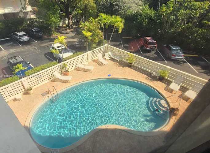 77 Crandon Blvd #3E Key Biscayne, FL 33149