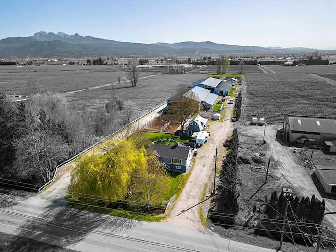 13634 Harris Road Pitt Meadows, BC V3Y 2T3