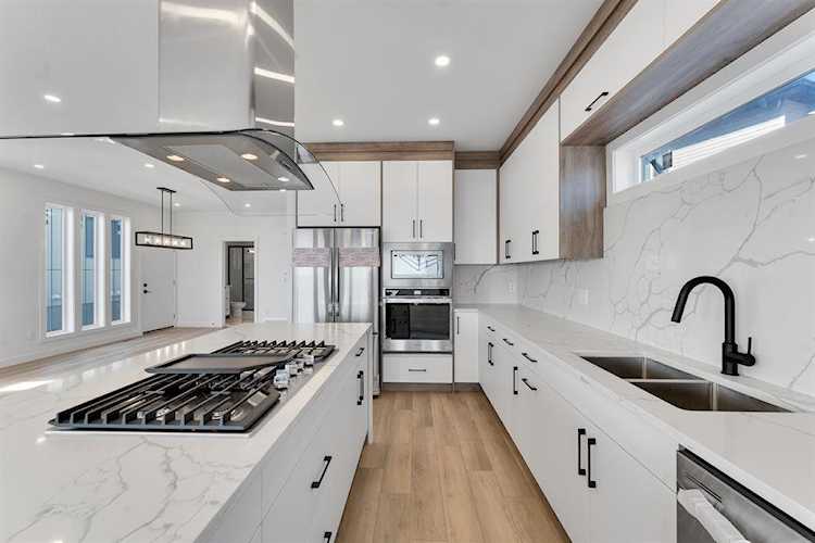 92 Saddlelake Manor NE Calgary, AB T3J4C2