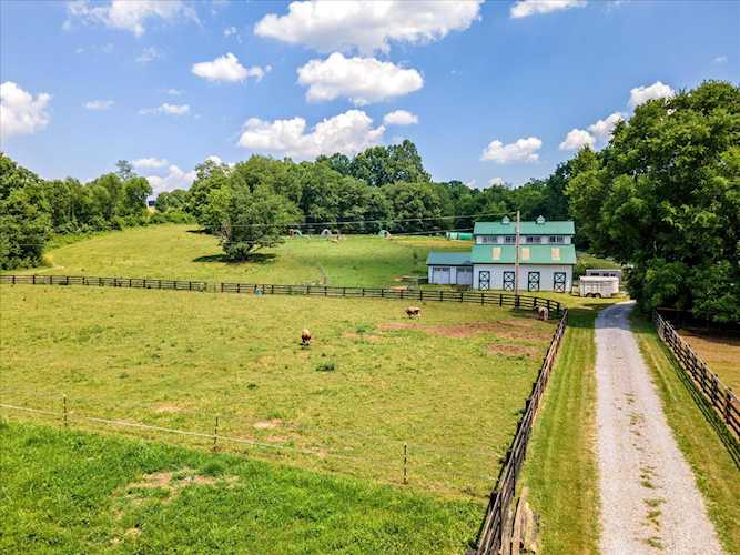 516 Mundys Landing Rd Versailles, KY 40383