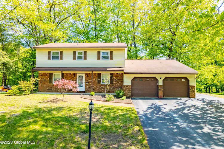 25 Brookline Dr Clifton Park, NY 12065 | MLS 202316727 Photo 1